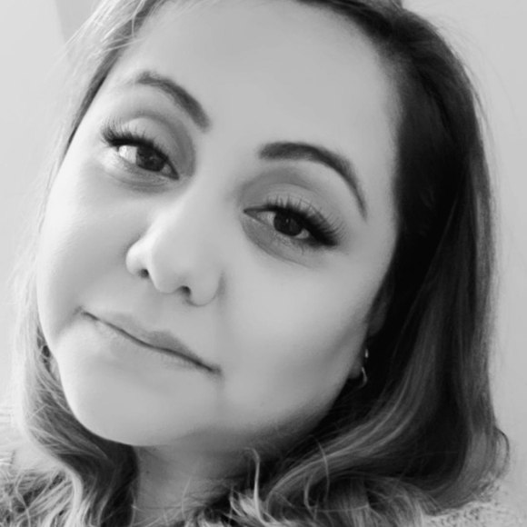 Meet your Posher, Cynthia - Picture 1 of 1